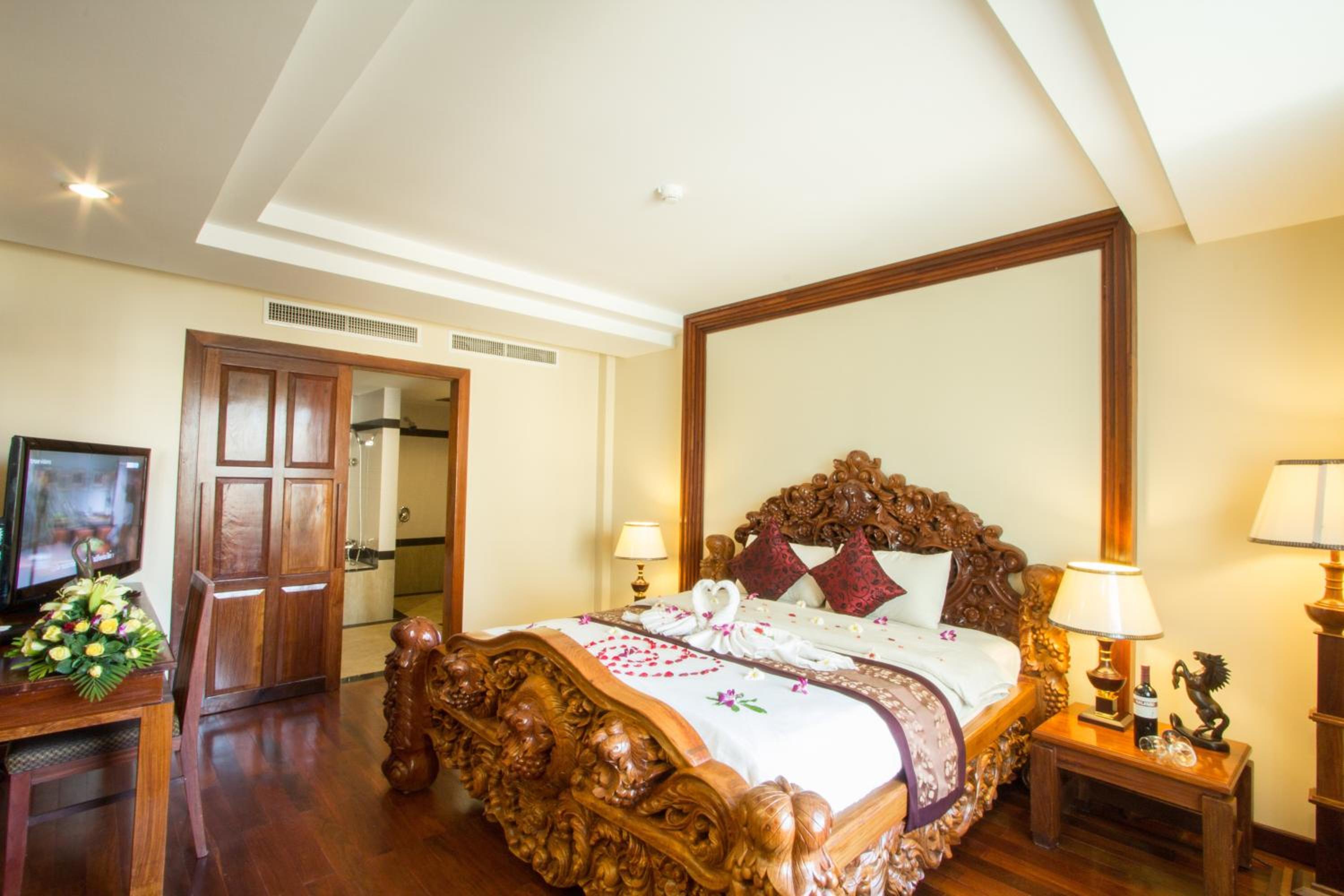 ROYAL EMPIRE HOTEL 137804 — 8