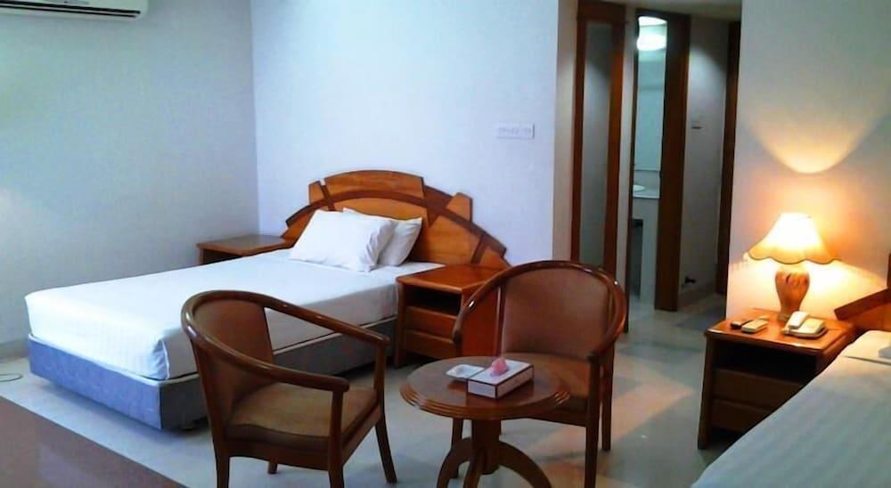 Hotel Victory — 10