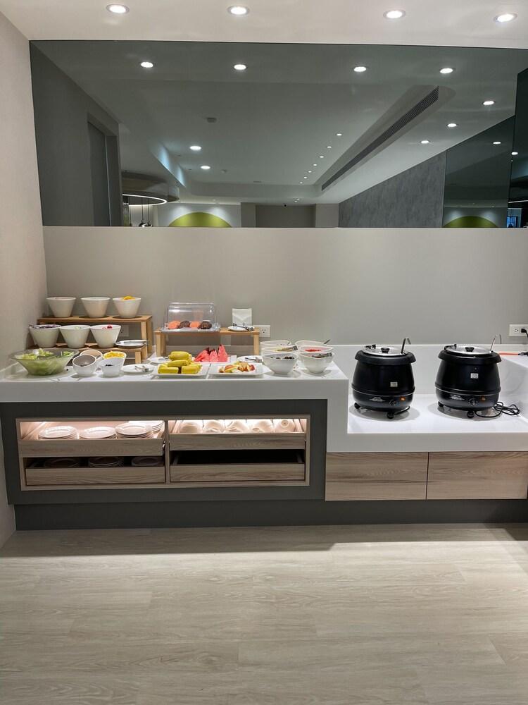 Hotel B — 10