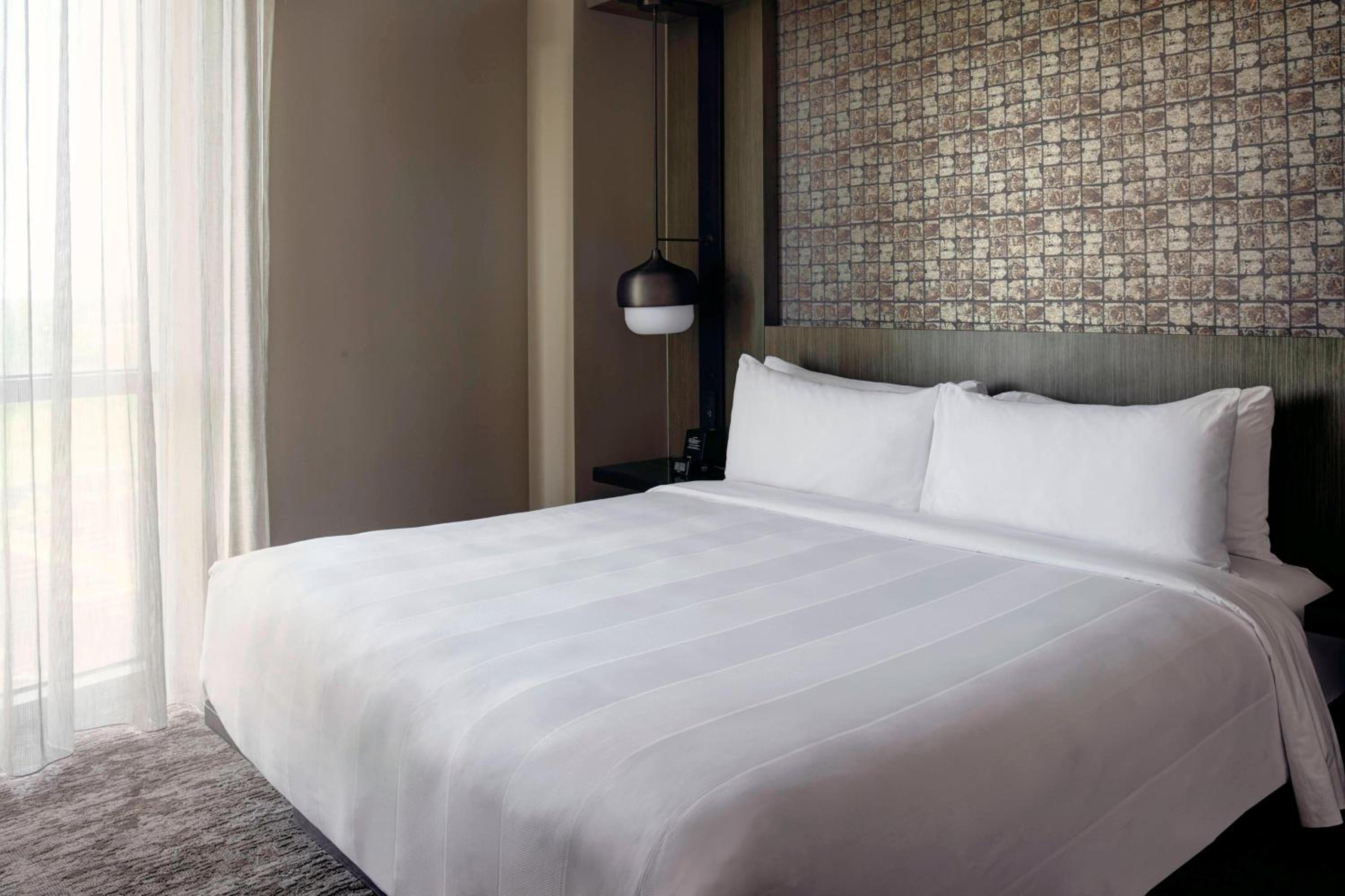 Marriott Chicago Southwest at Burr Ridge — 8