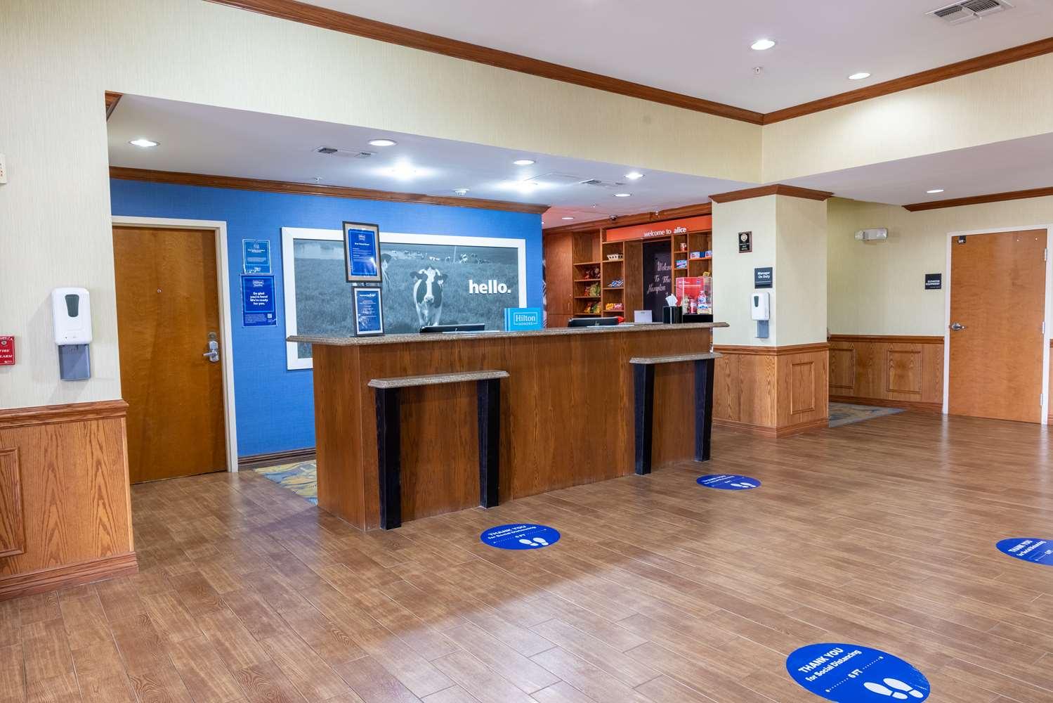 Hampton Inn Alice — 9
