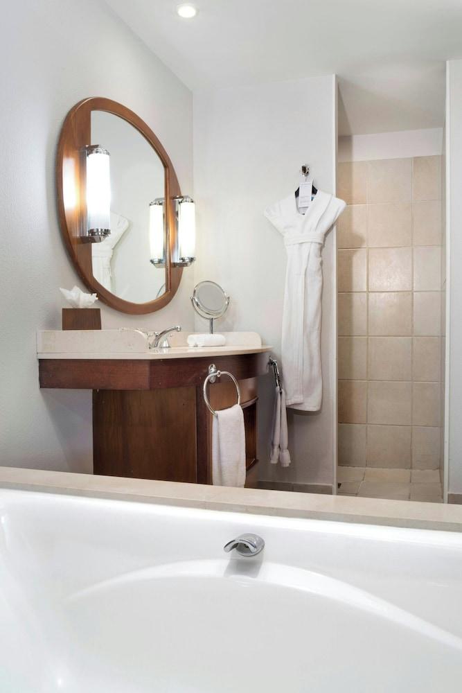 LE MERIDIEN ILE DES PINS — 2