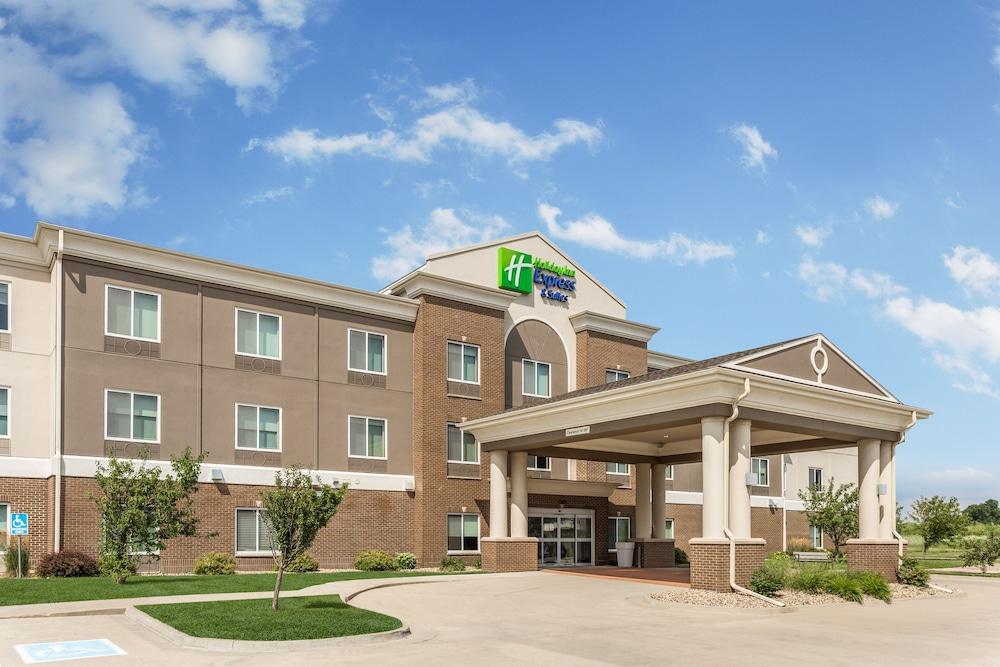 HOLIDAY INN EXPRESS HOTEL & SUITES ALBERT LEA - I-35 — 6