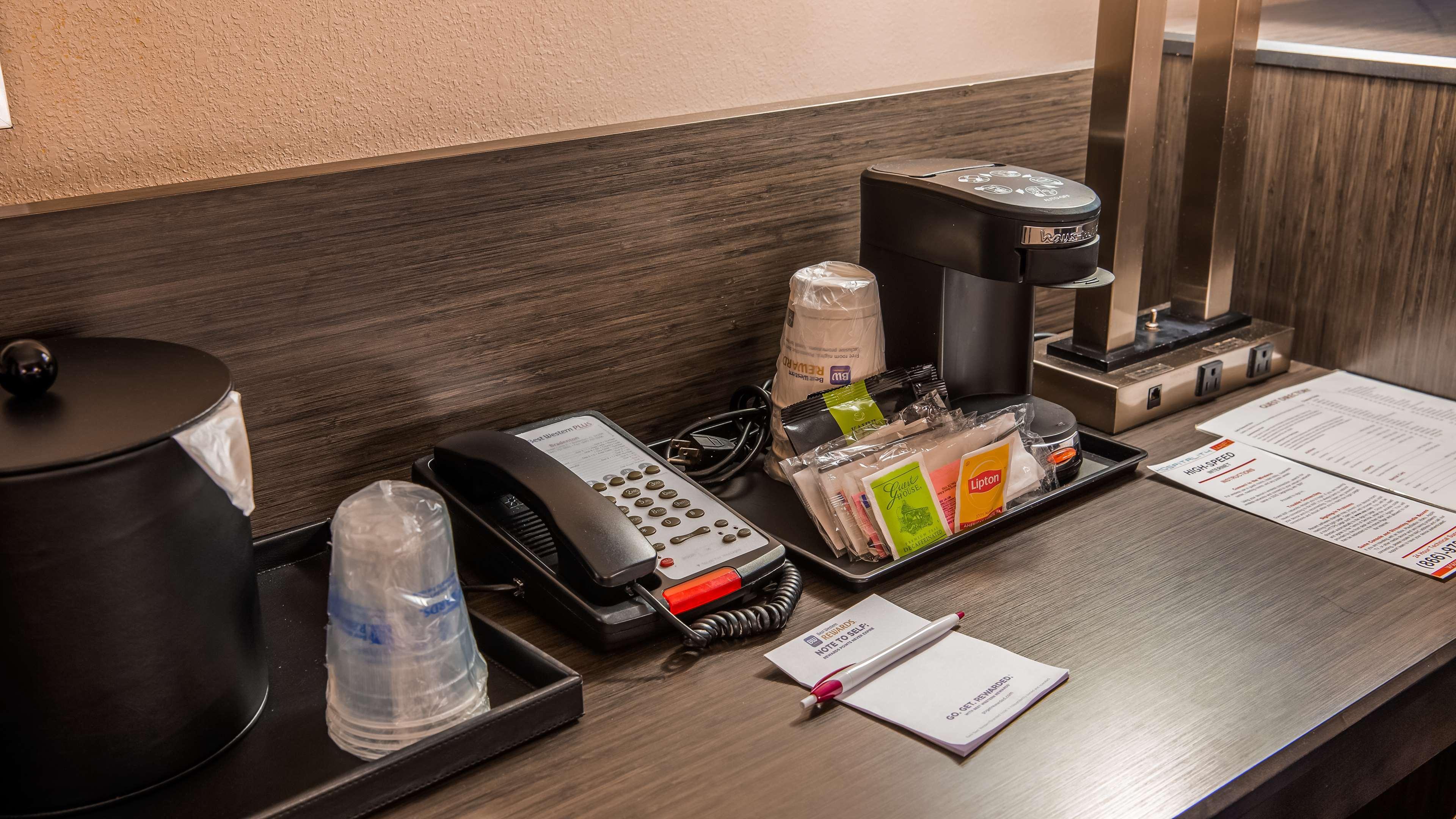 Best Western Plus Bradenton Hotel & Suites