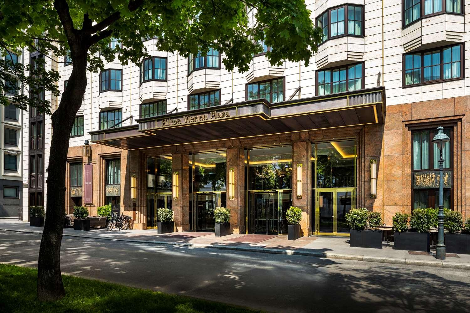 HILTON VIENNA PLAZA 2314 — 7