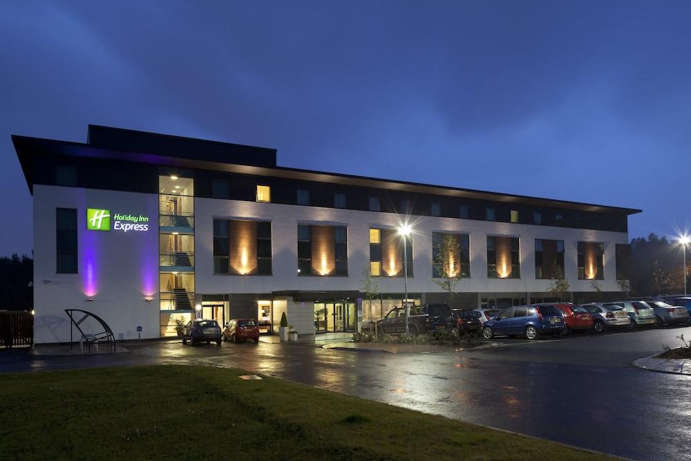 Holiday Inn Express Burnley — 2
