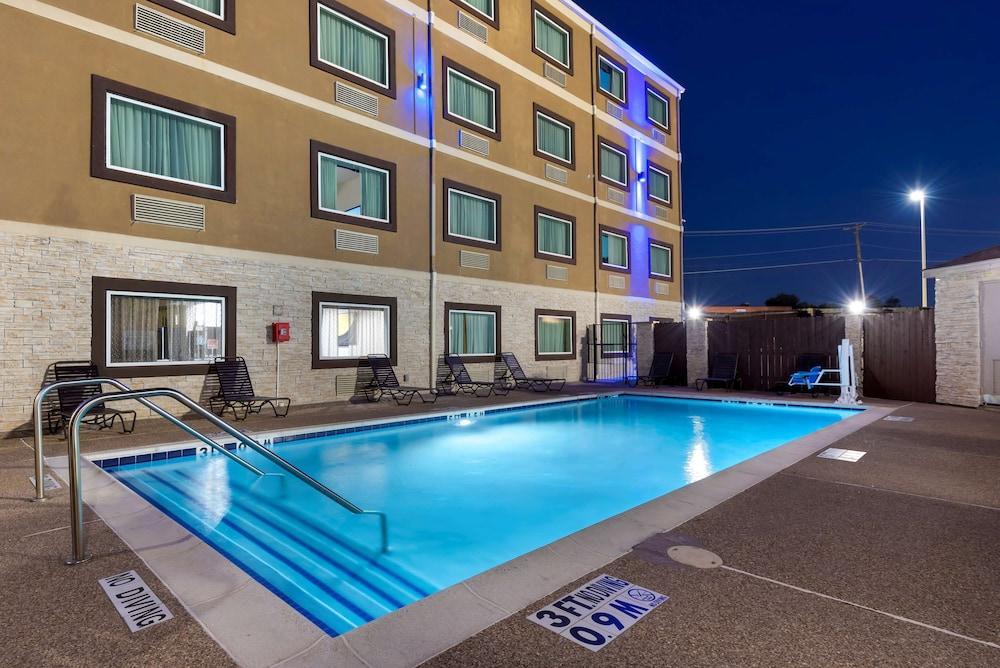 Best Western Plus Arlington North Hotel and Suites — 2