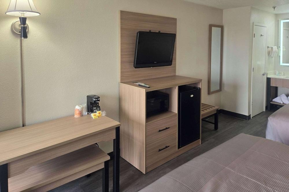 Quality Inn & Suites Sunport Airport Albuquerque