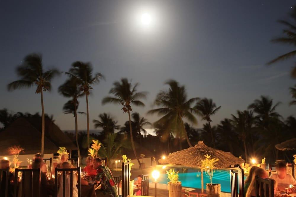 Blue Moon Beach Holiday Resort 1209278 — 10