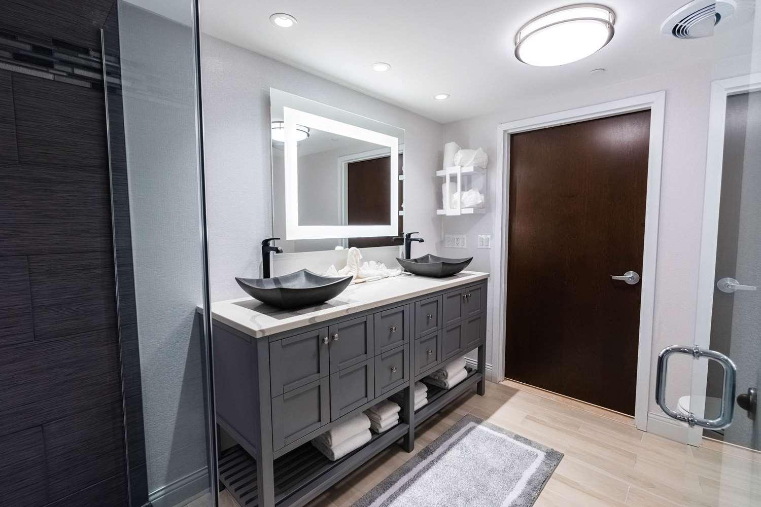 Hampton Inn Suites Fairfield — 4