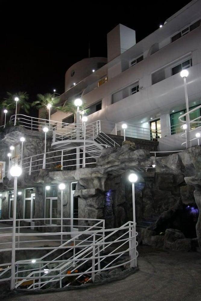 Hotel Cruise — 2