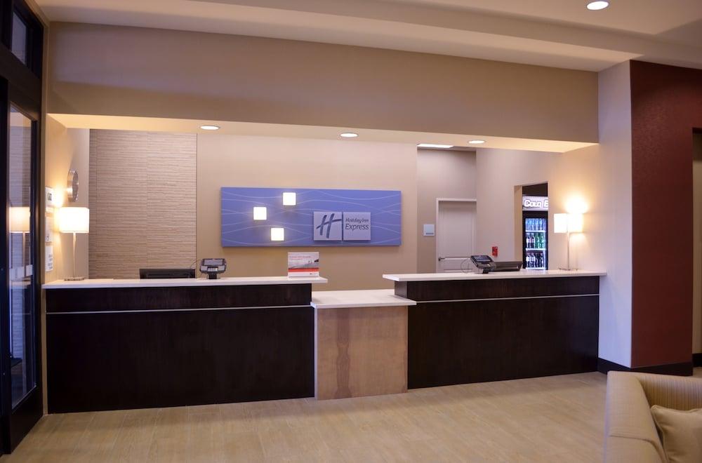 Holiday Inn Express & Suites Denver South - Castle Rock — 5