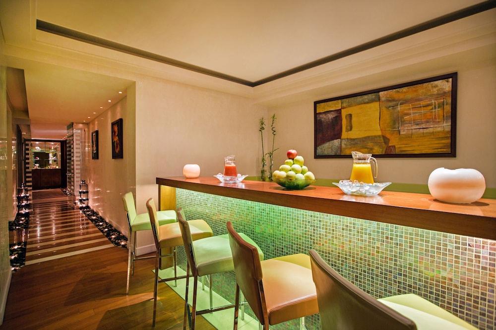 La Cigale Hotel 82174 — 9