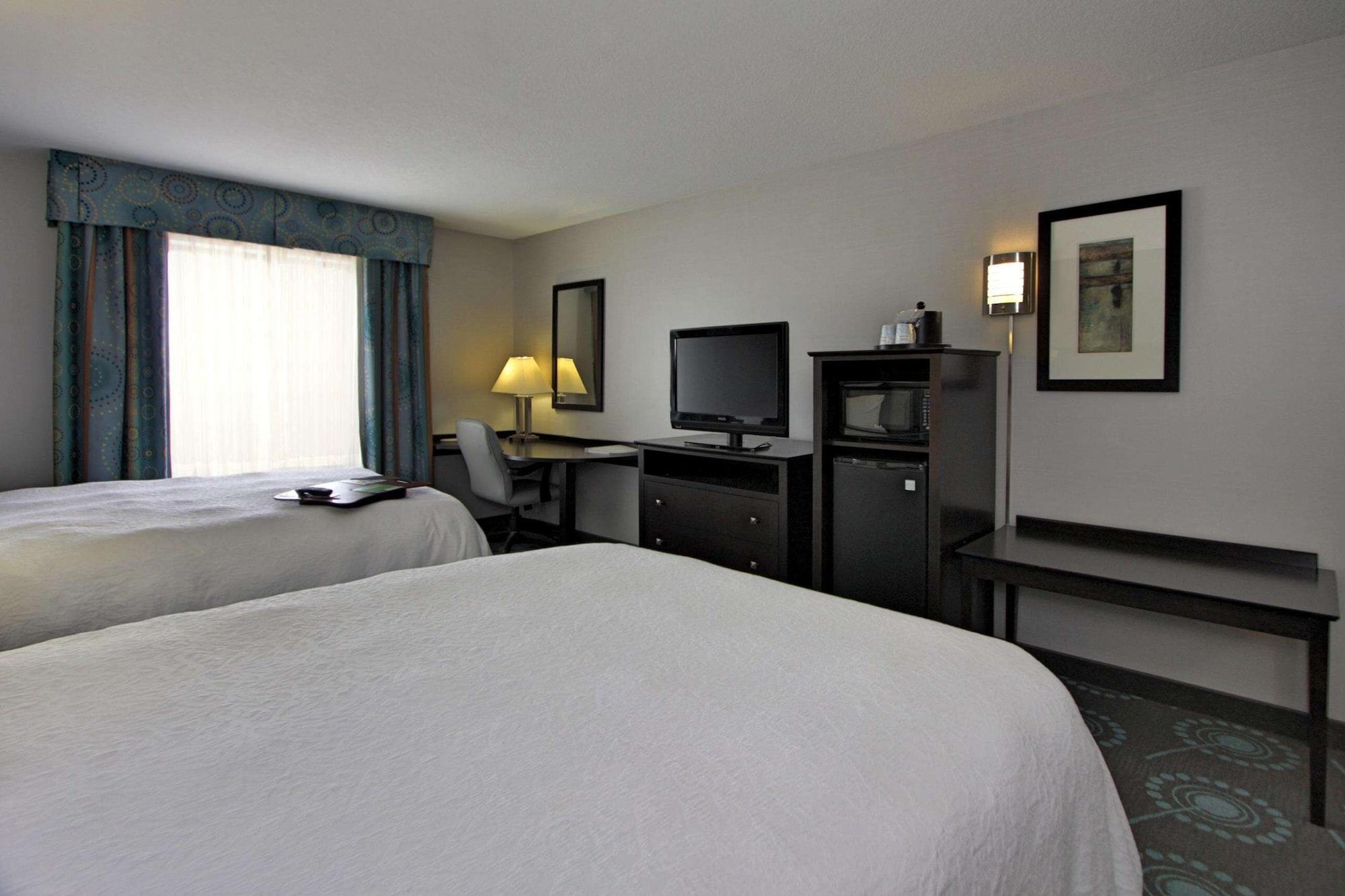 Hampton Inn Defiance — 8
