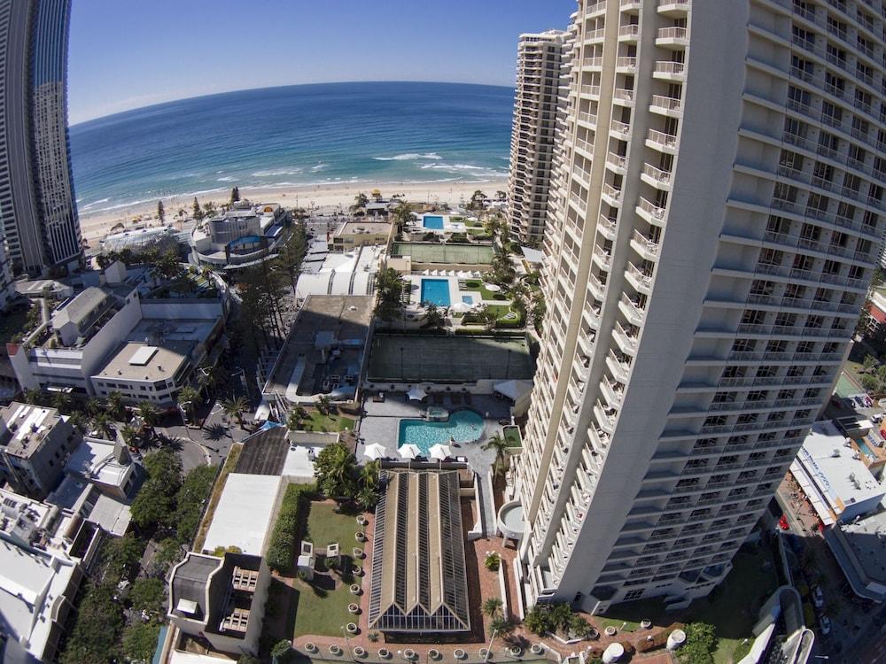 NOVOTEL SURFERS PARADISE — 4