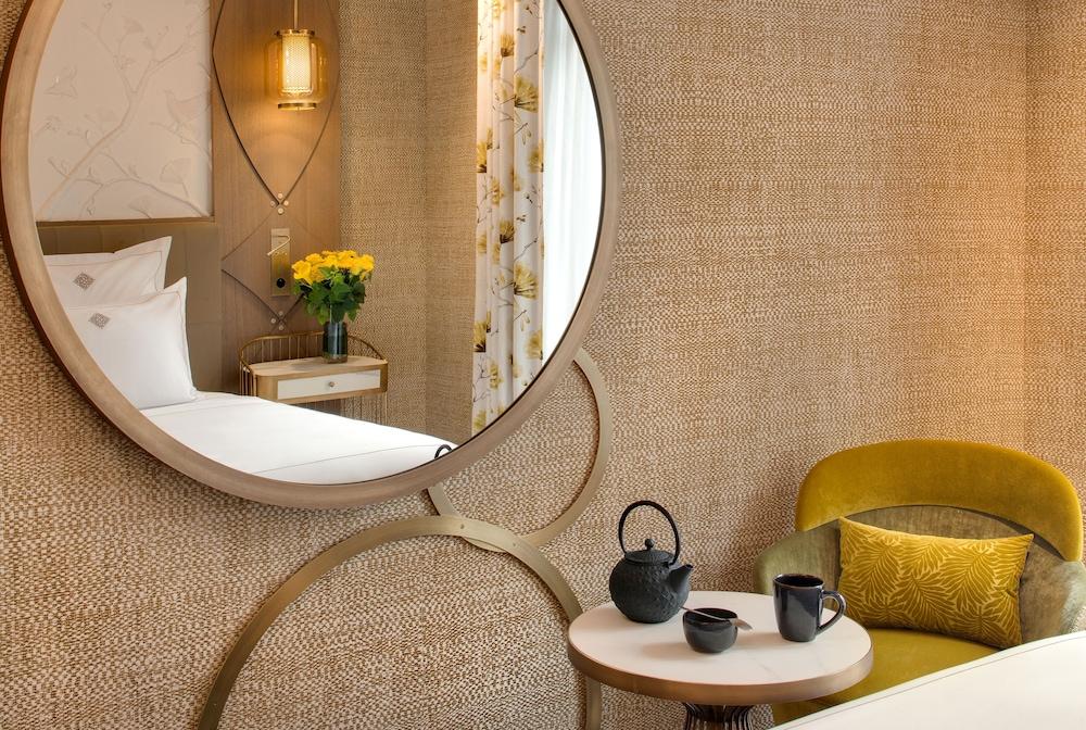 Le Demeure Montaigne 7184 — 8