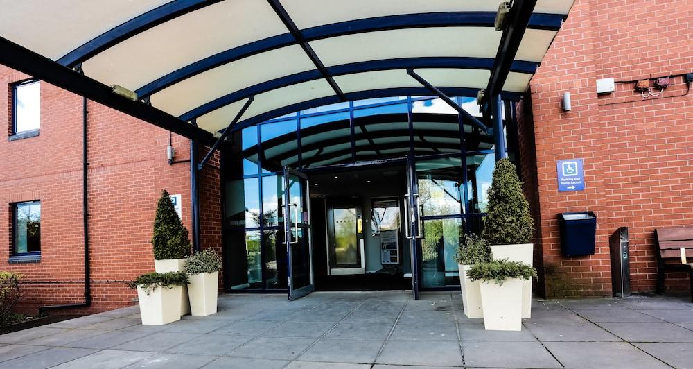 EXPRESS BY HOLIDAY INN CASTLE BROMWICH — 4