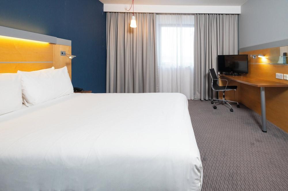 EXPRESS BY HOLIDAY INN BEDFORD — 8