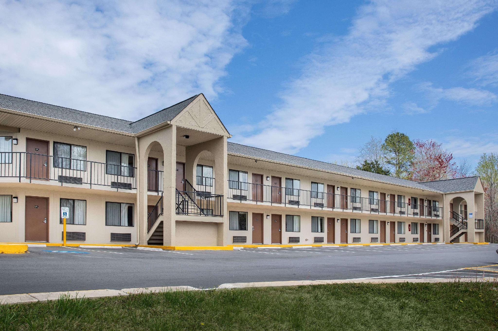 Super 8 by Wyndham Burlington NC — 3