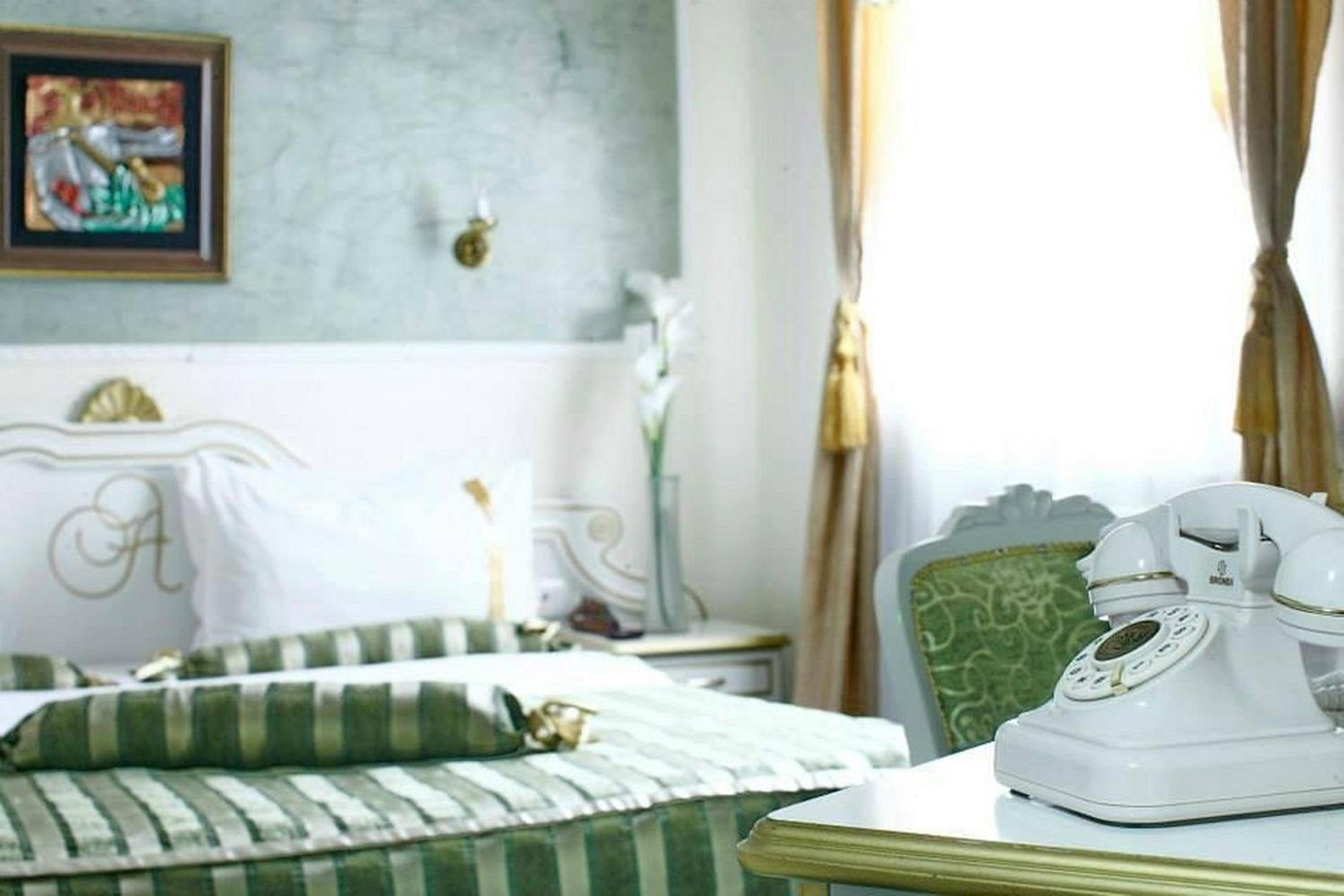 QUEEN'S ASTORIA DESIGN HOTEL — 6