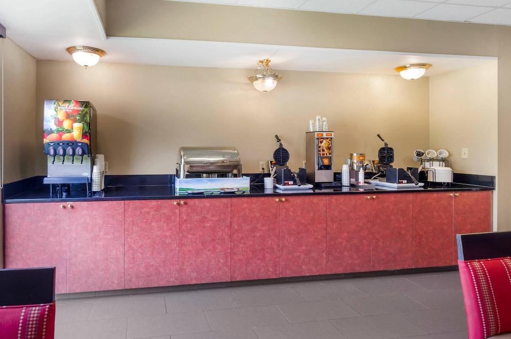 Comfort Inn & Suites Christiansburg I-81 — 10