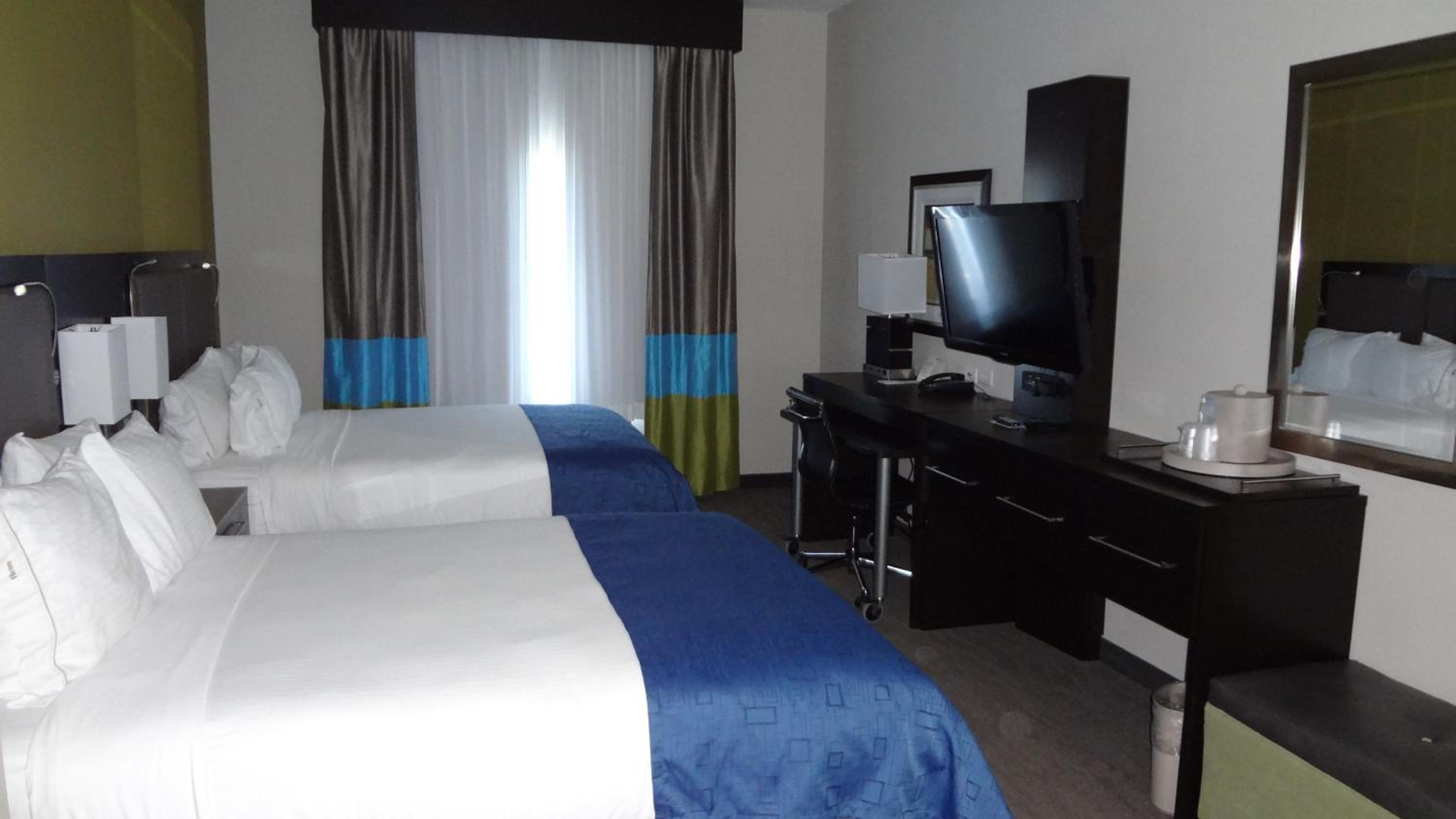 HOLIDAY INN EXPRESS HOTEL &amp; SUITES EL RENO — 7