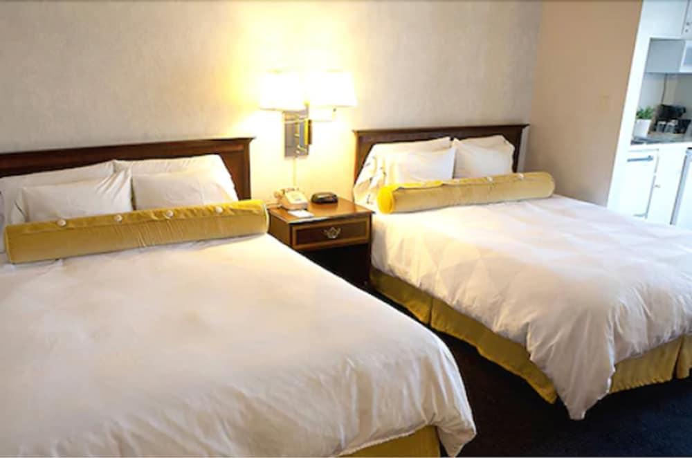 Coral Reef Inn & Suites — 9