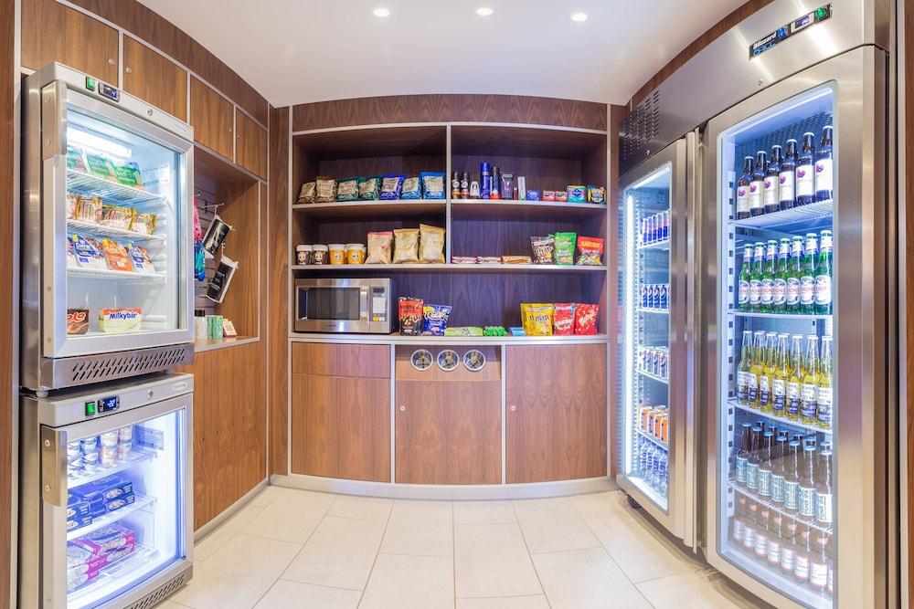 Courtyard By Marriott Glasgow Airport — 5