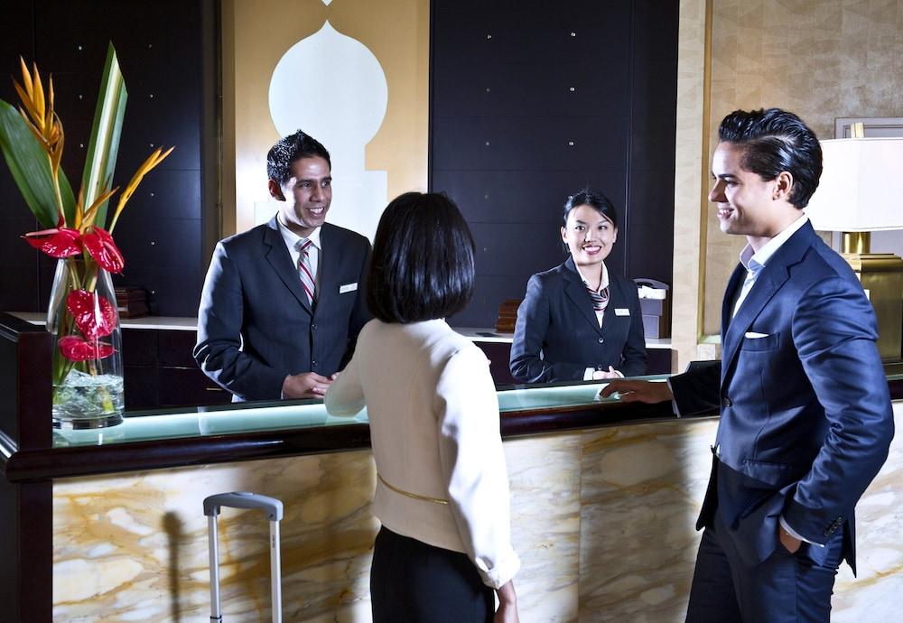 Crowne Plaza Dubai - Deira — 8