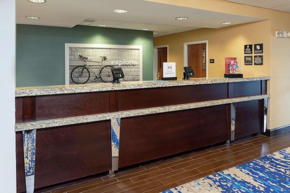 Hampton Inn East Lansing — 6