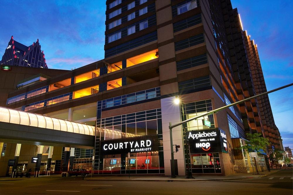 Courtyard Detroit Downtown Hotel — 2