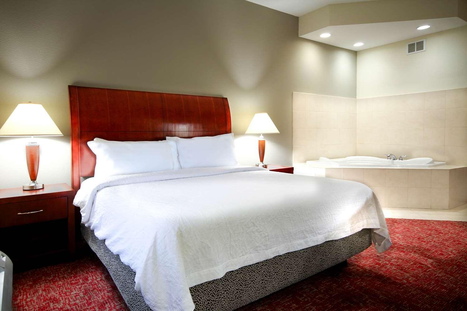 Hilton Garden Inn Elkhart — 9