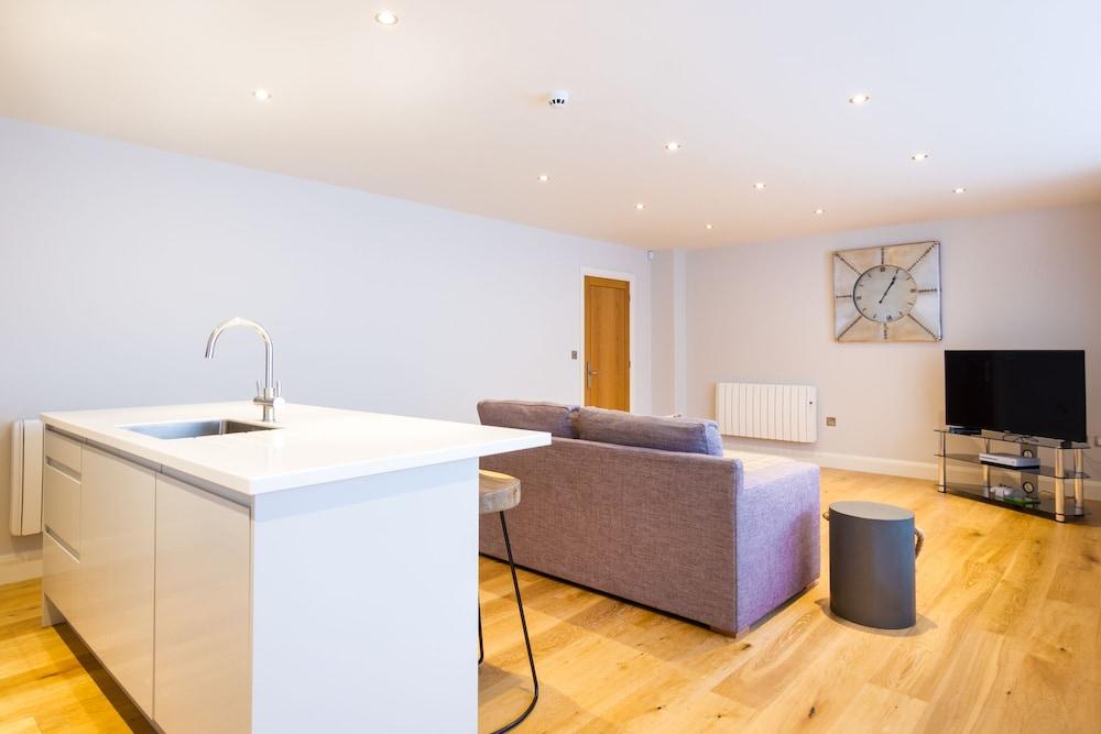 White Hart Hotel & Apartments — 10
