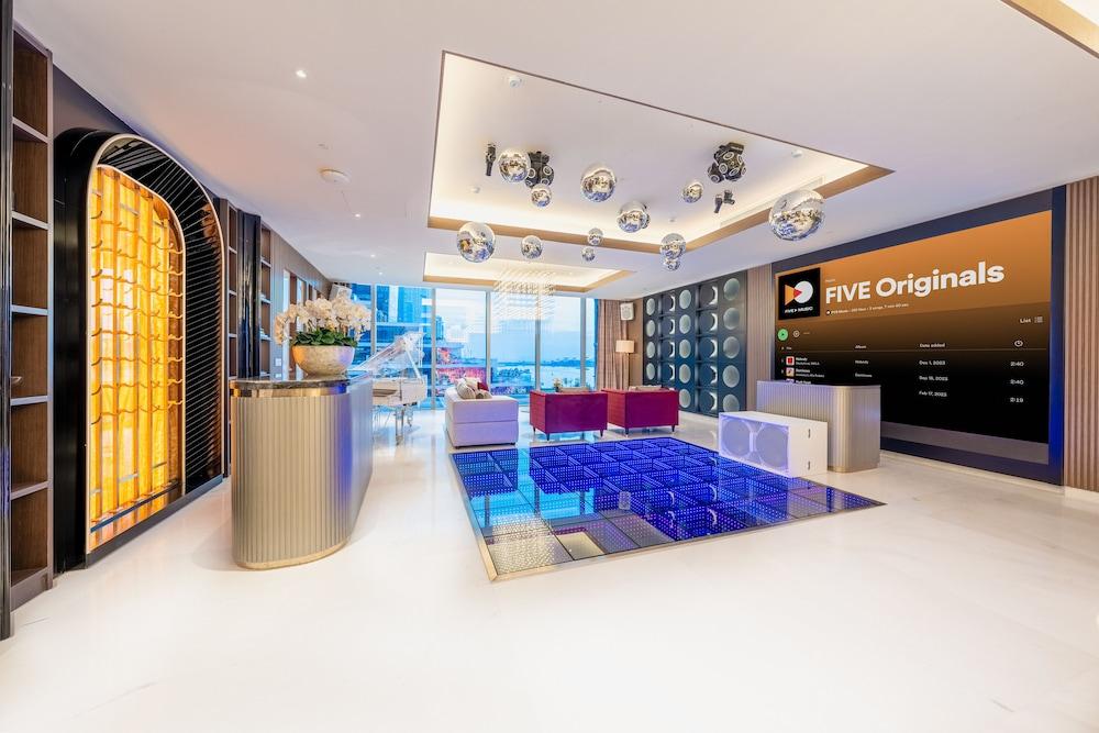 FIVE LUXE JBR — 6
