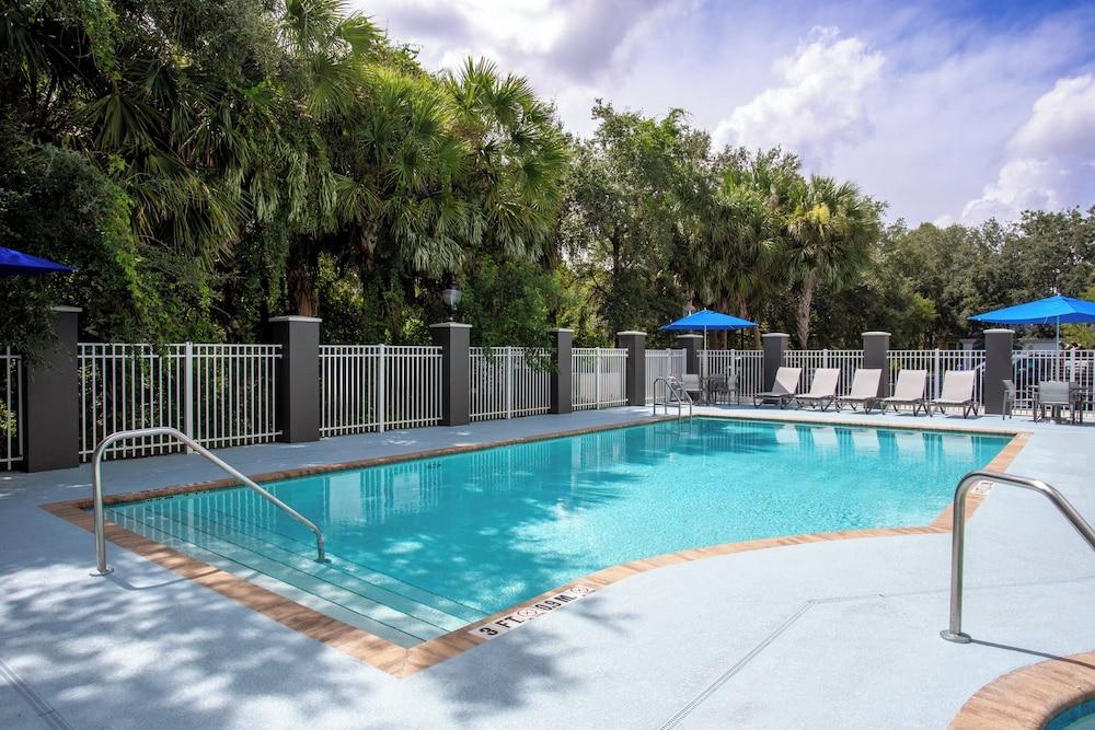 Holiday Inn Express & Suites Bradenton East-Lakewood Ranch — 3