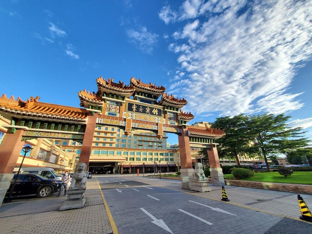 Dong Fang Hotel 3724 — 1
