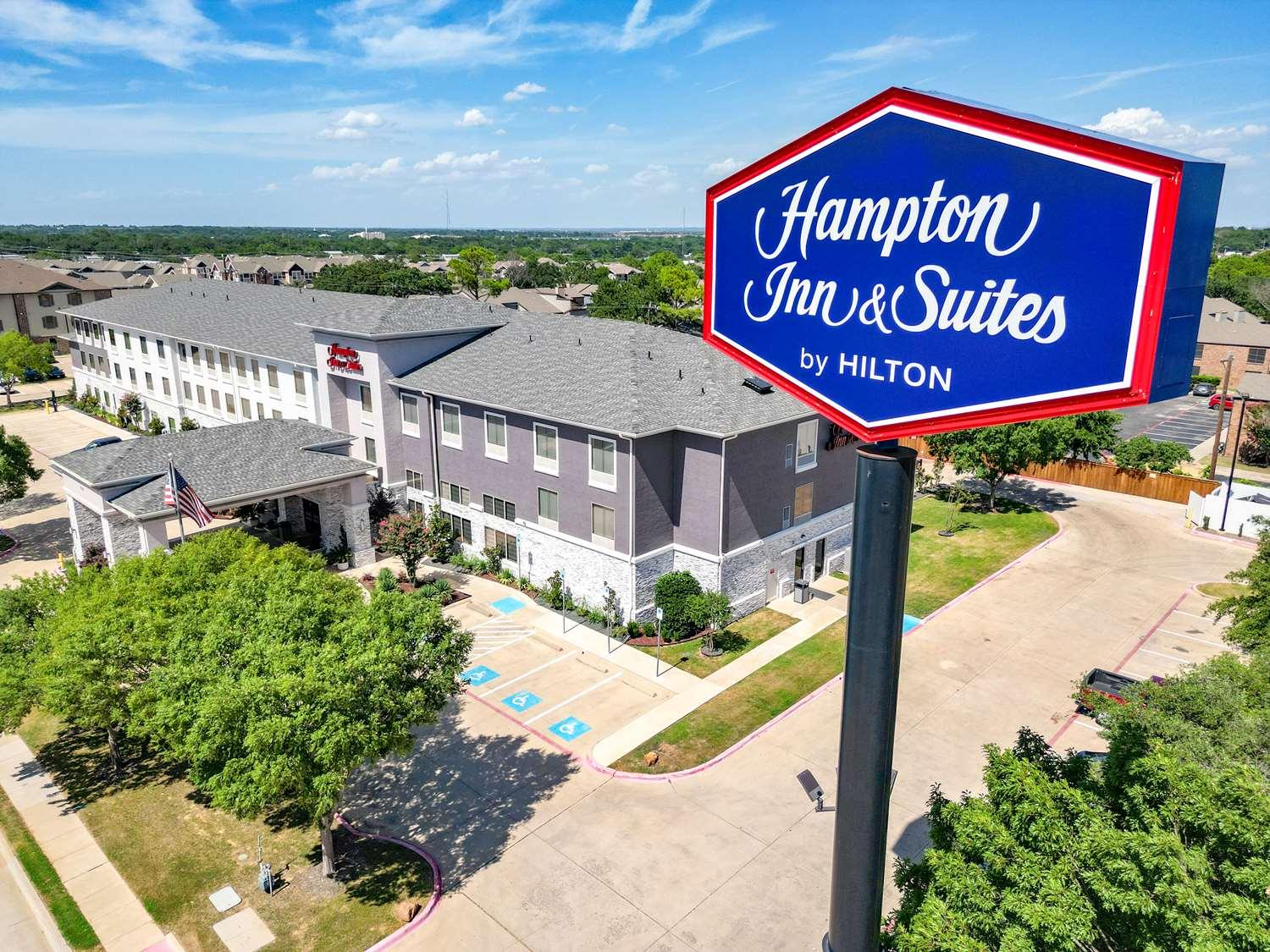 Hampton Inn & Suites Denton — 7