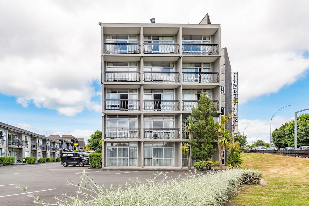 Heartland Ambassador Hotel Hamilton — 3