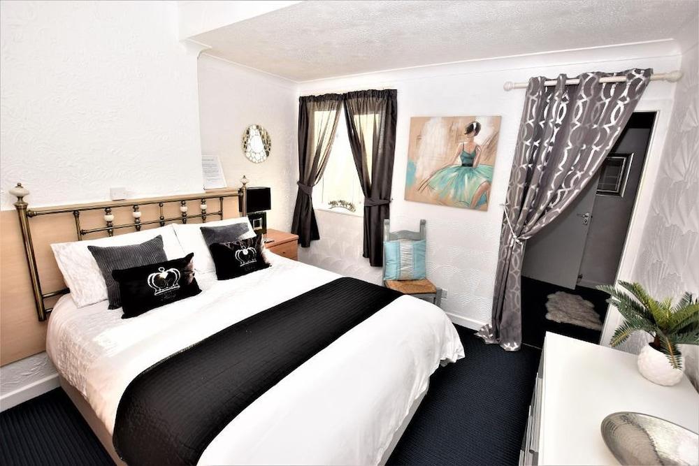 Bridle Lodge Superior Apartments — 9