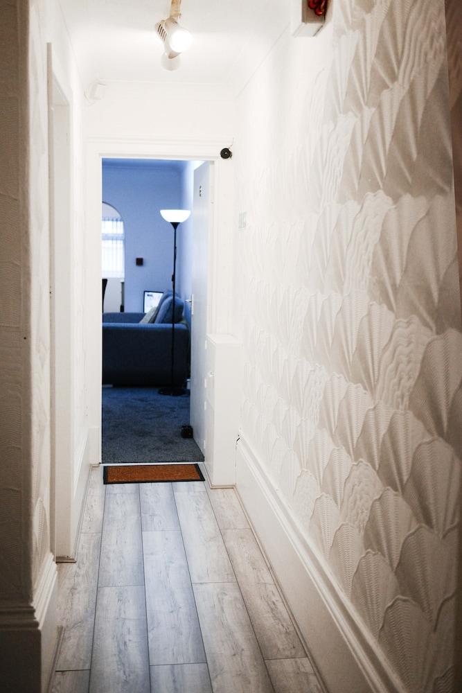 Bridle Lodge Superior Apartments — 5