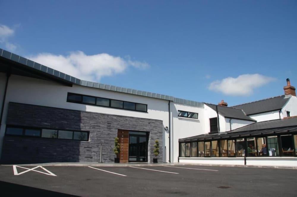 Ballyrobin Country Lodge — 1