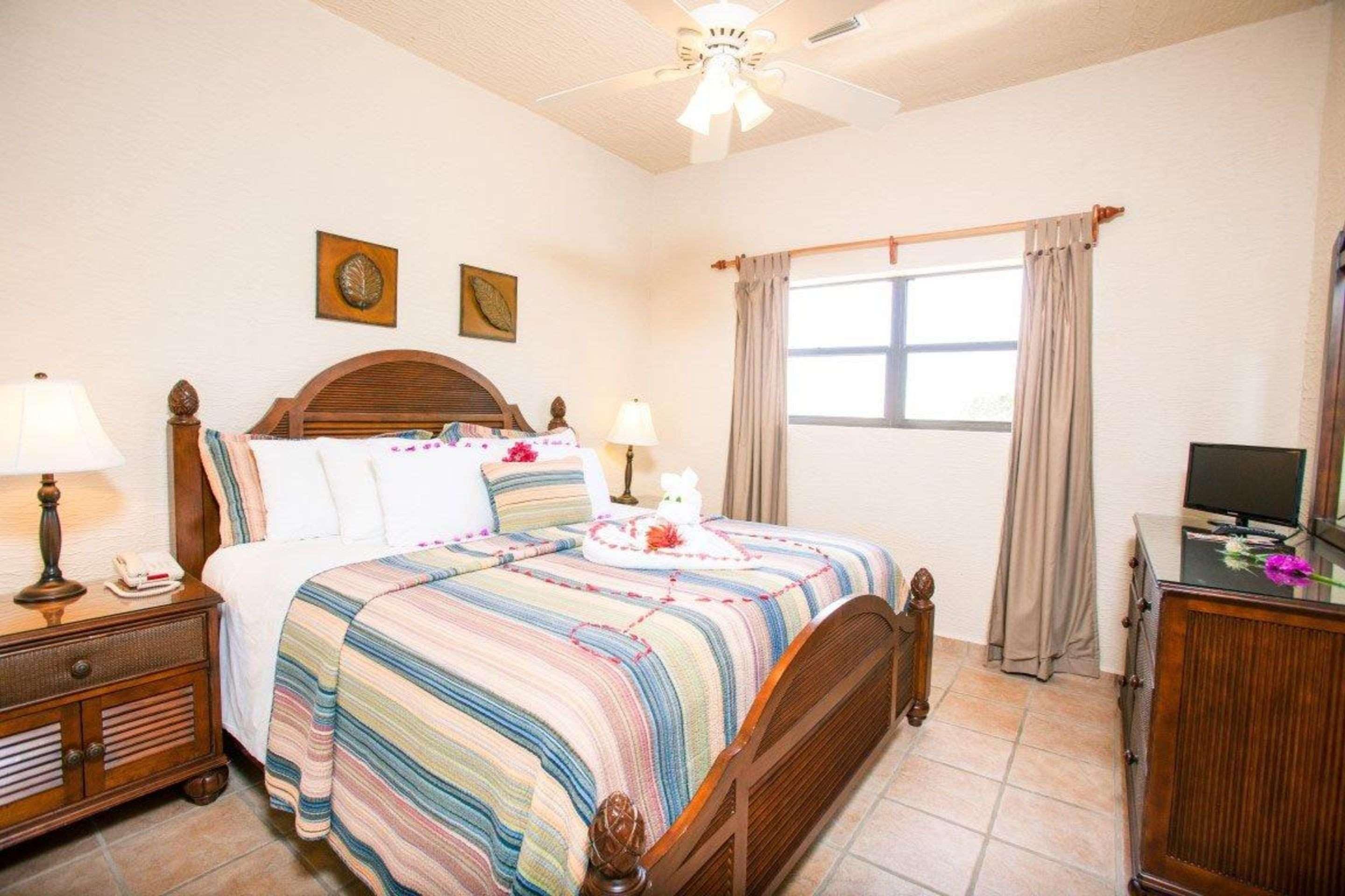 Clarion Suites Roatan at Pineapple Villas — 9