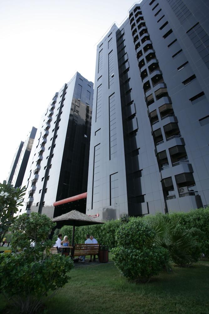 Ramada Hotel and Suites By Wyndham Ajman — 7