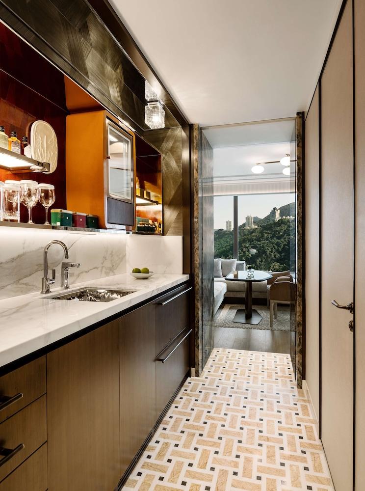 Island Shangri La Hong Kong 11424 — 4