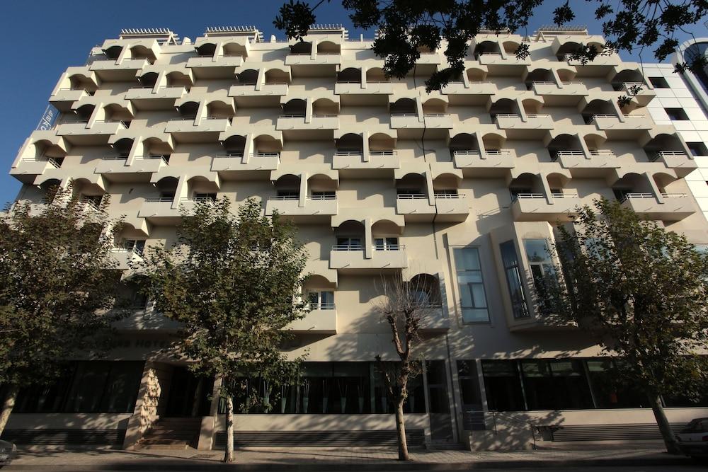 Ambassadeurs Hotel 1253758