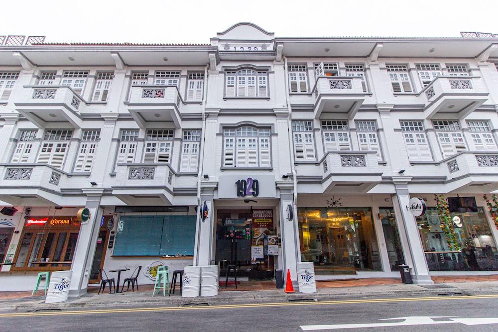 HOTEL 1929 — 7