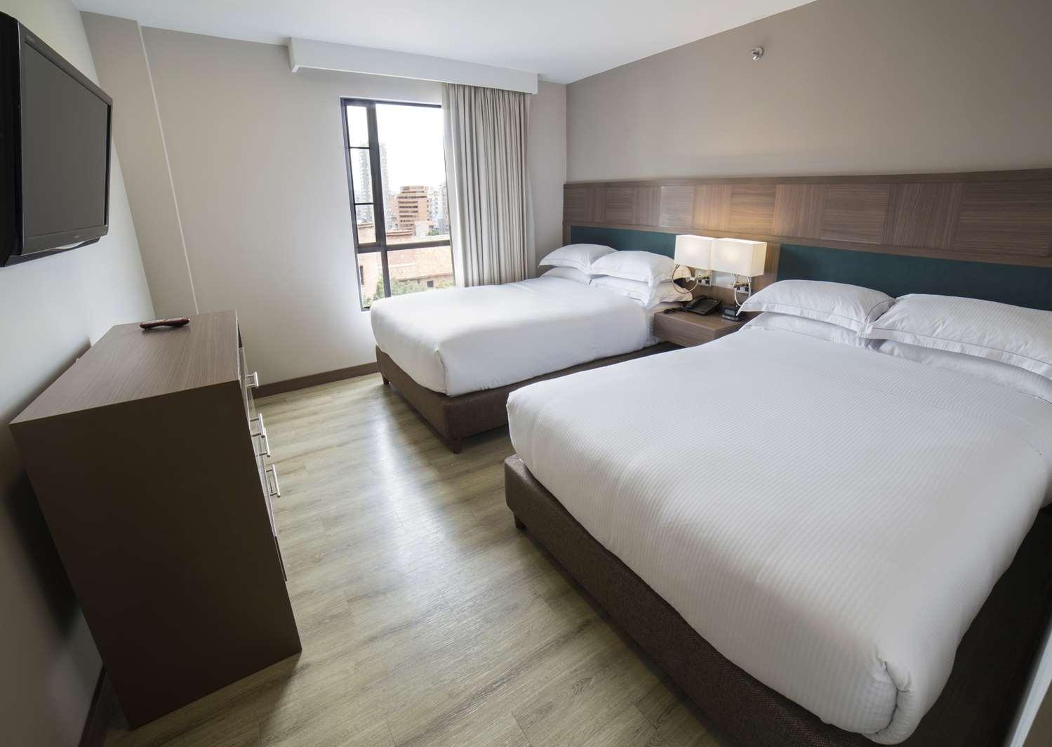 Embassy Suites by Hilton Bogota Rosales — 10