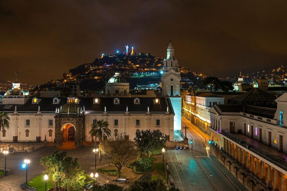 PLAZA GRANDE — 6