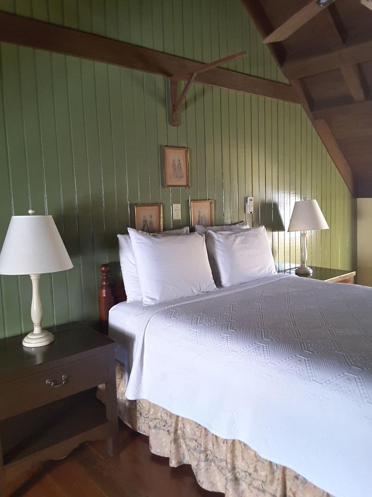 Copper and Lumber Store Hotel Boutique — 6
