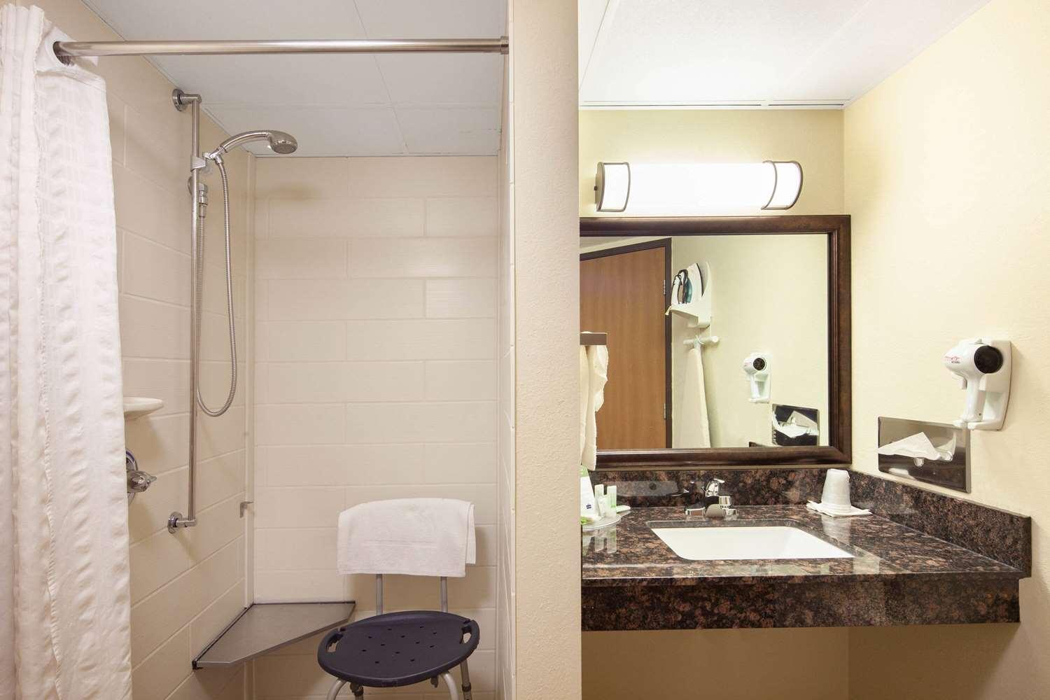 AmericInn by Wyndham Ashland — 8